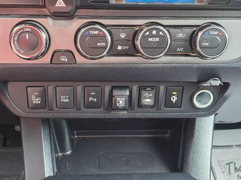 Used 2019 Toyota Tacoma TRD Sport AWD/4WD image 18