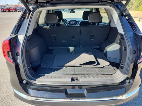 Used 2022 GMC Terrain SLT image 11