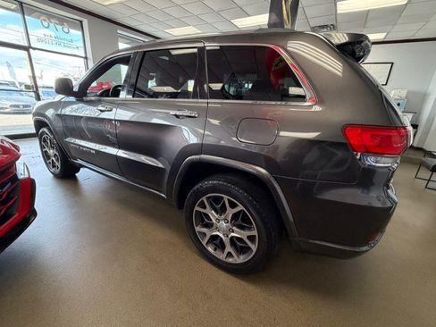 Used 2020 Jeep Grand Cherokee Overland AWD/4WD image 12