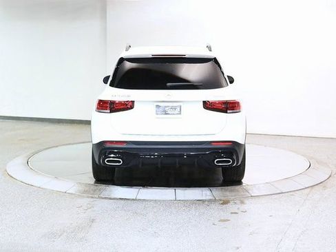 Used 2023 Mercedes-Benz GLB 250 4MATIC image 11