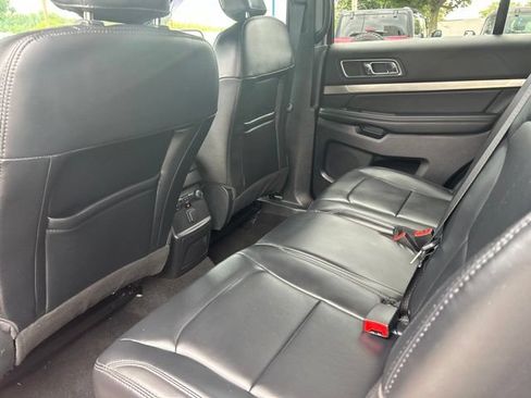 Used 2019 Ford Explorer XLT w/ Equipment Group 202A AWD/4WD image 15