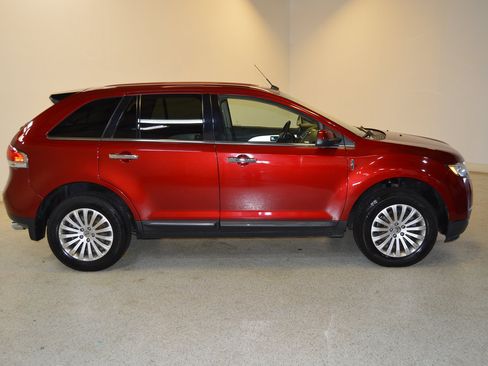 Used 2013 Lincoln MKX AWD image 2