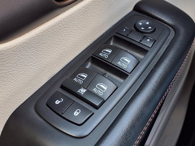 Used 2017 Chrysler Pacifica Touring-L Plus w/ Advanced Safetytec Group FWD image 13