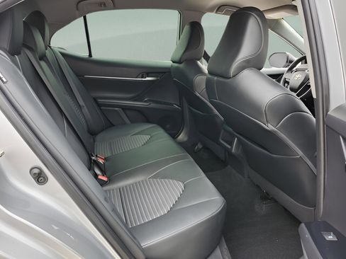 Used 2020 Toyota Camry SE image 15