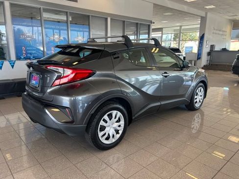 Used 2019 Toyota C-HR LE FWD image 5
