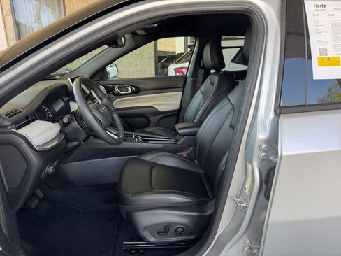 Used 2025 Jeep Compass Limited AWD/4WD image 23