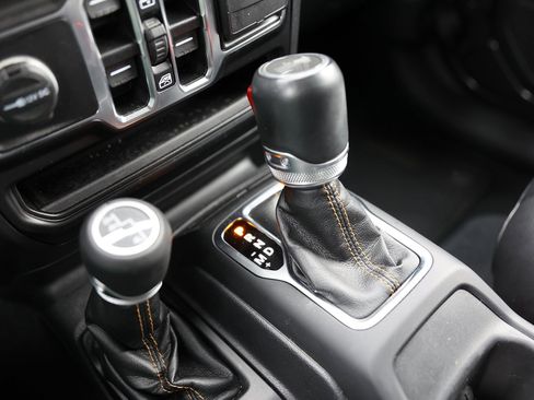 Used 2021 Jeep Wrangler Unlimited Sahara image 29