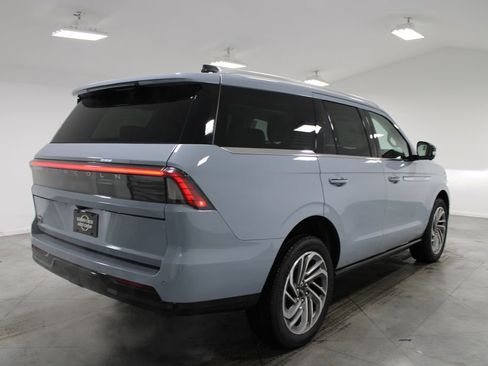 New 2026 Lincoln Navigator Reserve AWD/4WD image 8