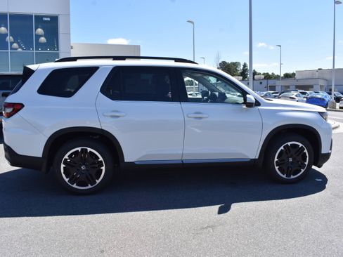 New 2026 Honda Pilot Touring image 10