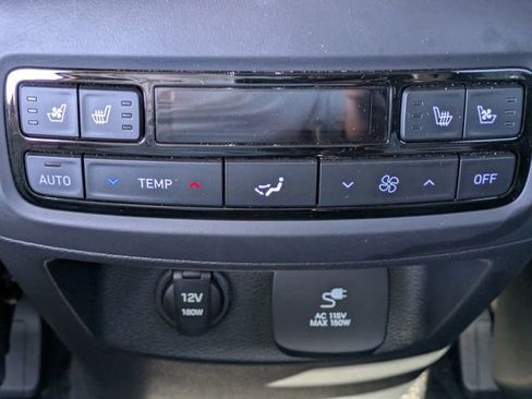Used 2023 Hyundai Palisade SEL w/ Premium Package FWD image 12
