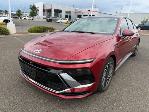 Used 2025 Hyundai Sonata Limited FWD image 1