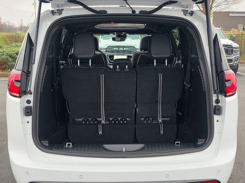 New 2026 Chrysler Pacifica Limited w/ S Appearance Package image 31
