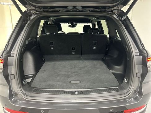 Used 2025 Jeep Grand Cherokee Laredo w/ Luxury Tech Group I image 19