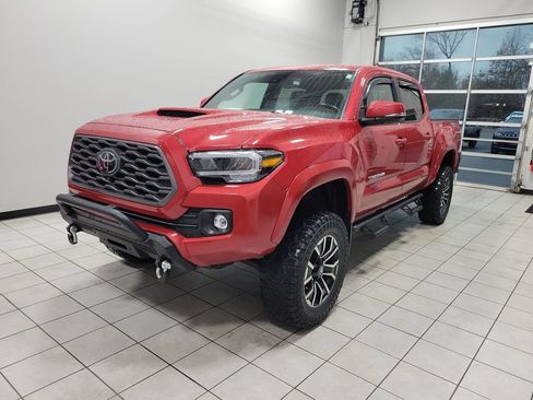 Used 2022 Toyota Tacoma TRD Sport image 2