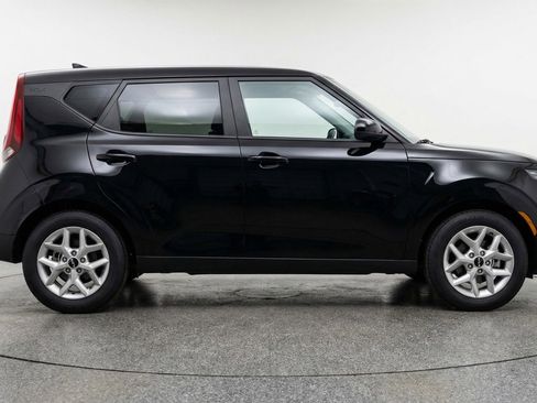 Used 2025 Kia Soul LX w/ LX Technology Package image 11