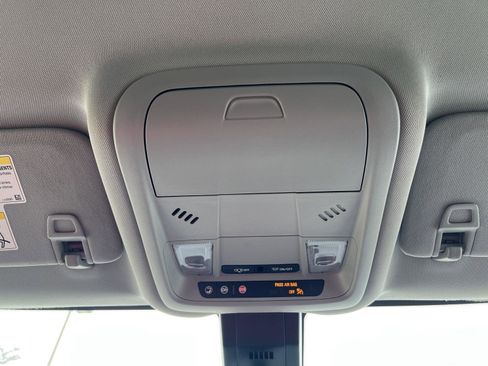 Used 2023 Chevrolet Equinox LT image 36