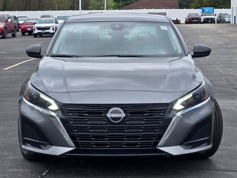 Used 2025 Nissan Altima 2.5 SV FWD image 4