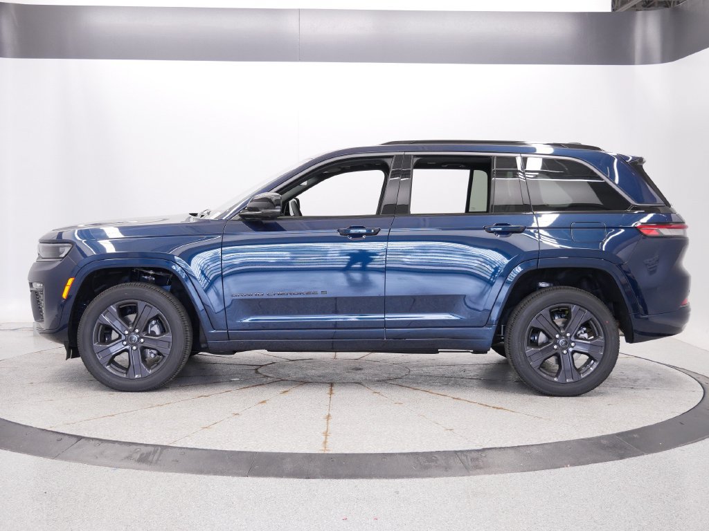 New 2027 Jeep Grand Cherokee Limited AWD/4WD image 2