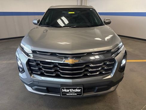 Used 2026 Chevrolet Equinox LT AWD/4WD image 2
