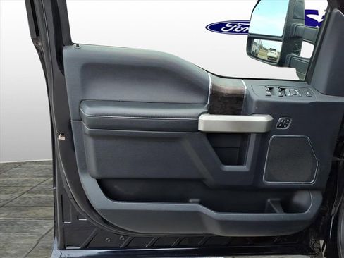 Used 2022 Ford F250 Lariat w/ Lariat Ultimate Package image 7