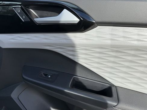 Used 2024 Volkswagen Taos S image 43