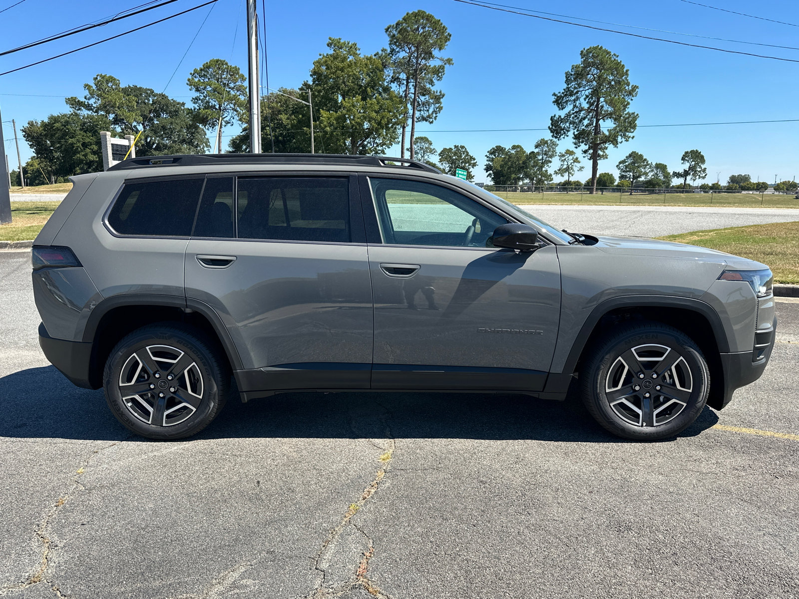 New 2026 Jeep Cherokee Laredo AWD/4WD image 5