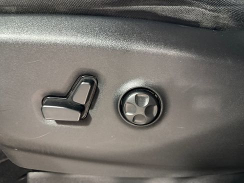 Used 2020 Chrysler Pacifica Touring-L image 26