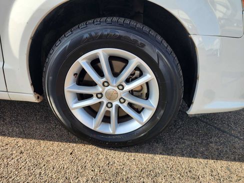 Used 2020 Dodge Grand Caravan SXT FWD image 10