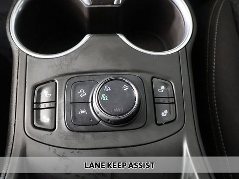 Used 2022 GMC Terrain SLE w/ Driver Convenience Package image 3