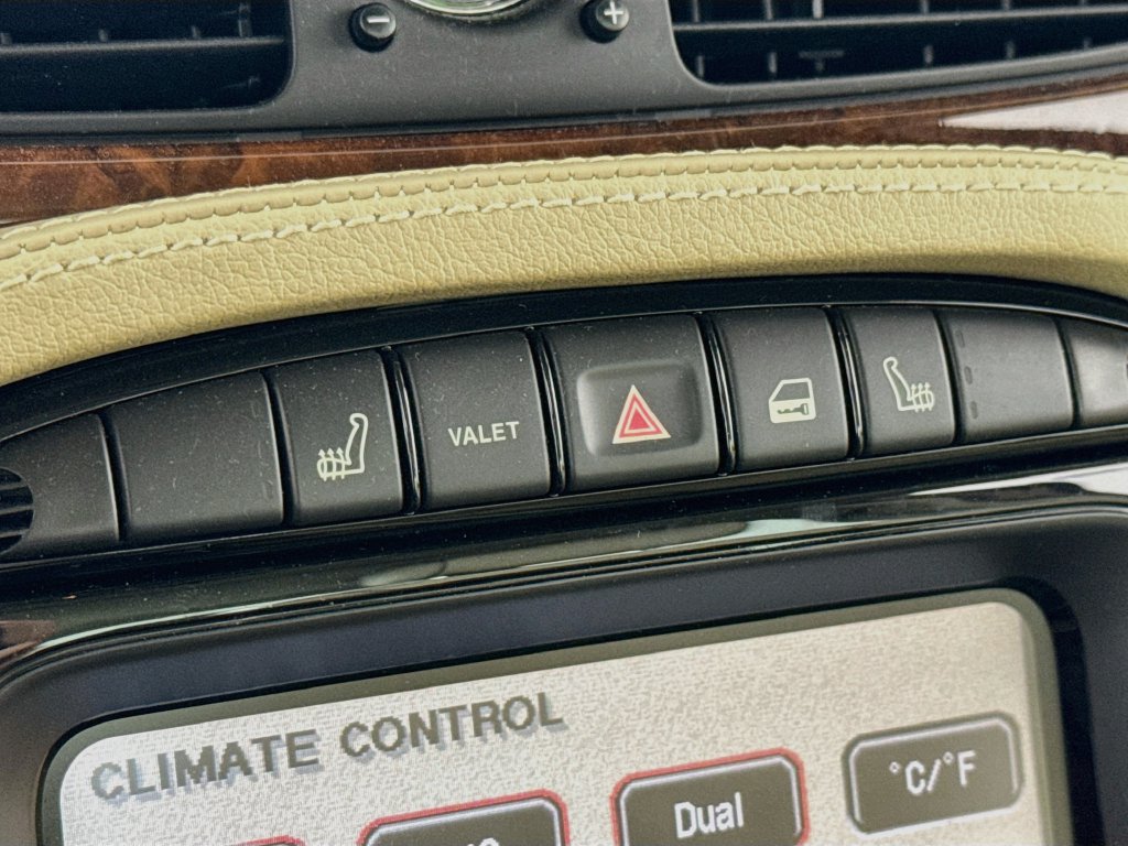 Used 2005 Jaguar XJ8 RWD image 20