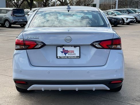 Used 2025 Nissan Versa SV image 6