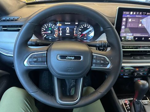 Used 2024 Jeep Compass Limited AWD/4WD image 2