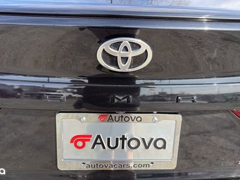 Used 2025 Toyota Camry SE w/ Convenience Package image 9