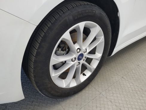 Used 2019 Ford Fusion SE FWD image 31