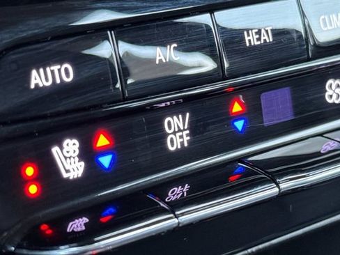 Used 2023 Chevrolet Bolt EUV Premier image 29