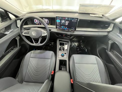 New 2026 Volkswagen Tiguan SE image 13