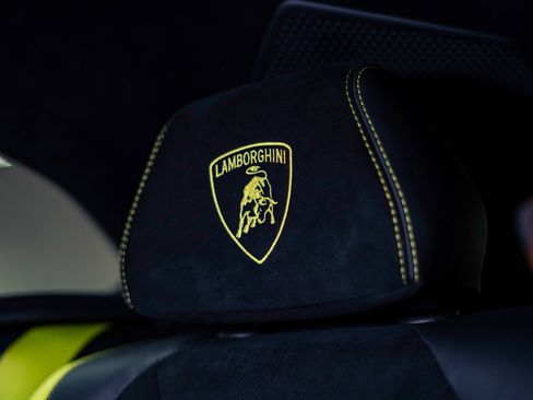 Used 2023 Lamborghini Urus Performante AWD/4WD image 29