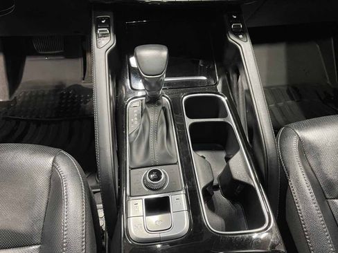 Used 2024 Kia Telluride EX w/ EX Captain's Chair Package AWD/4WD image 13