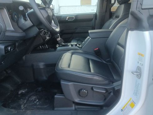 New 2025 Ford Bronco Badlands image 34