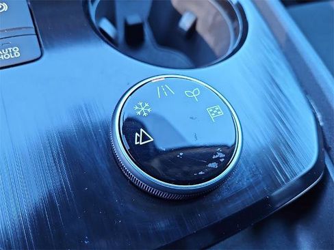 Certified 2025 Nissan Rogue S image 17