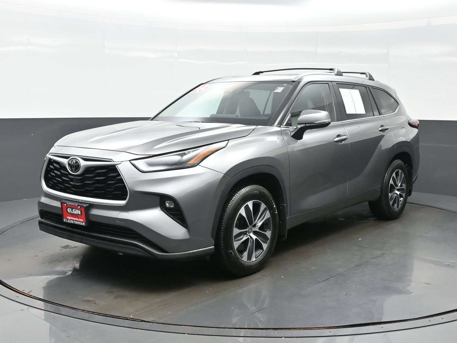 Used 2025 Toyota Highlander XLE AWD/4WD image 2
