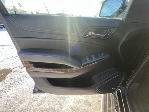 Used 2020 Chevrolet Suburban Premier w/ Premier Plus Edition image 23