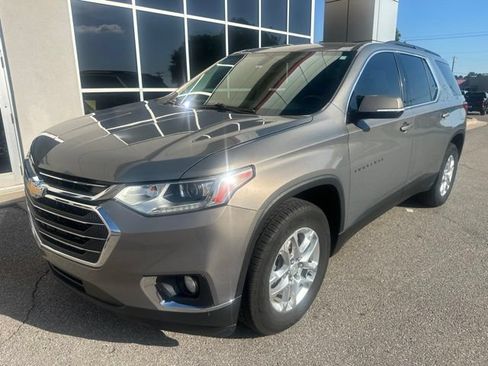 Used 2019 Chevrolet Traverse LT FWD image 1
