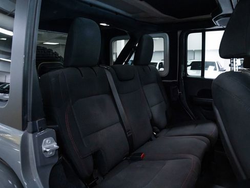 Used 2019 Jeep Wrangler Unlimited Rubicon w/ Dual Top Group AWD/4WD image 21