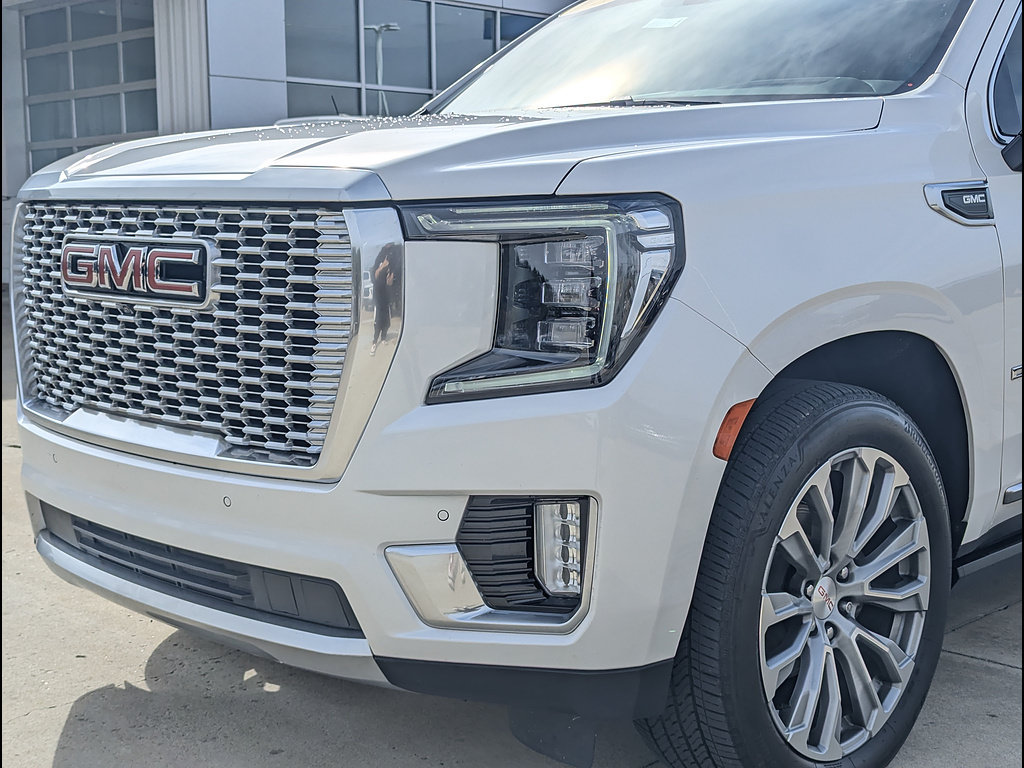 Used 2021 GMC Yukon Denali w/ Denali Premium Package AWD/4WD image 12