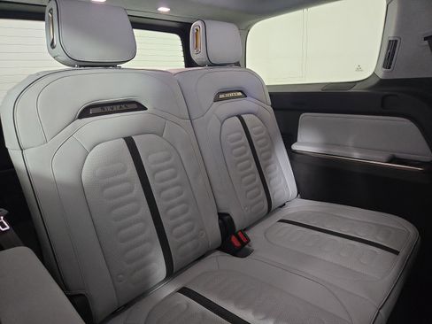 Used 2024 Rivian R1S Adventure AWD/4WD image 25