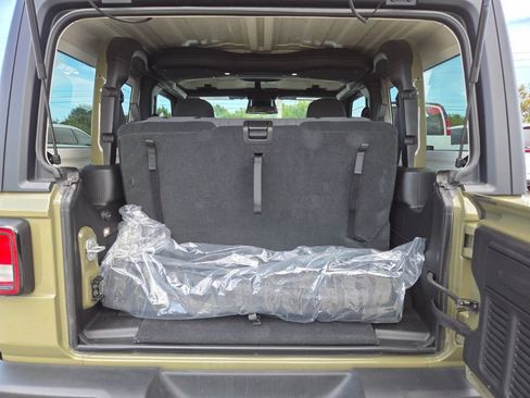 Used 2025 Jeep Wrangler Sport AWD/4WD image 20