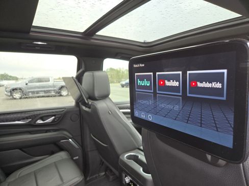 Used 2023 GMC Yukon XL Denali w/ Denali Reserve Package image 29