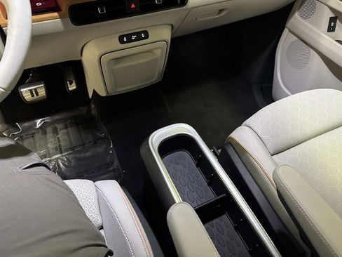 New 2025 Volkswagen ID. Buzz 1st Edition image 26