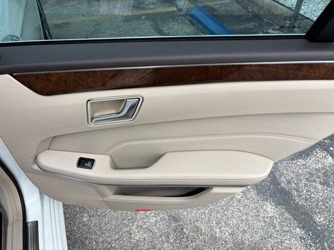 Used 2014 Mercedes-Benz E 350 Sedan image 53